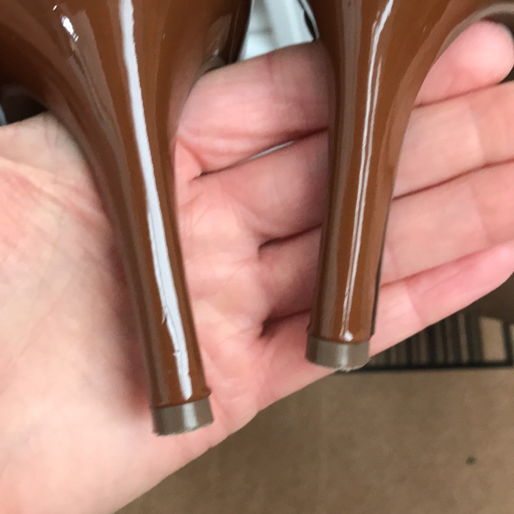 Pumps - Picture 5 of 8